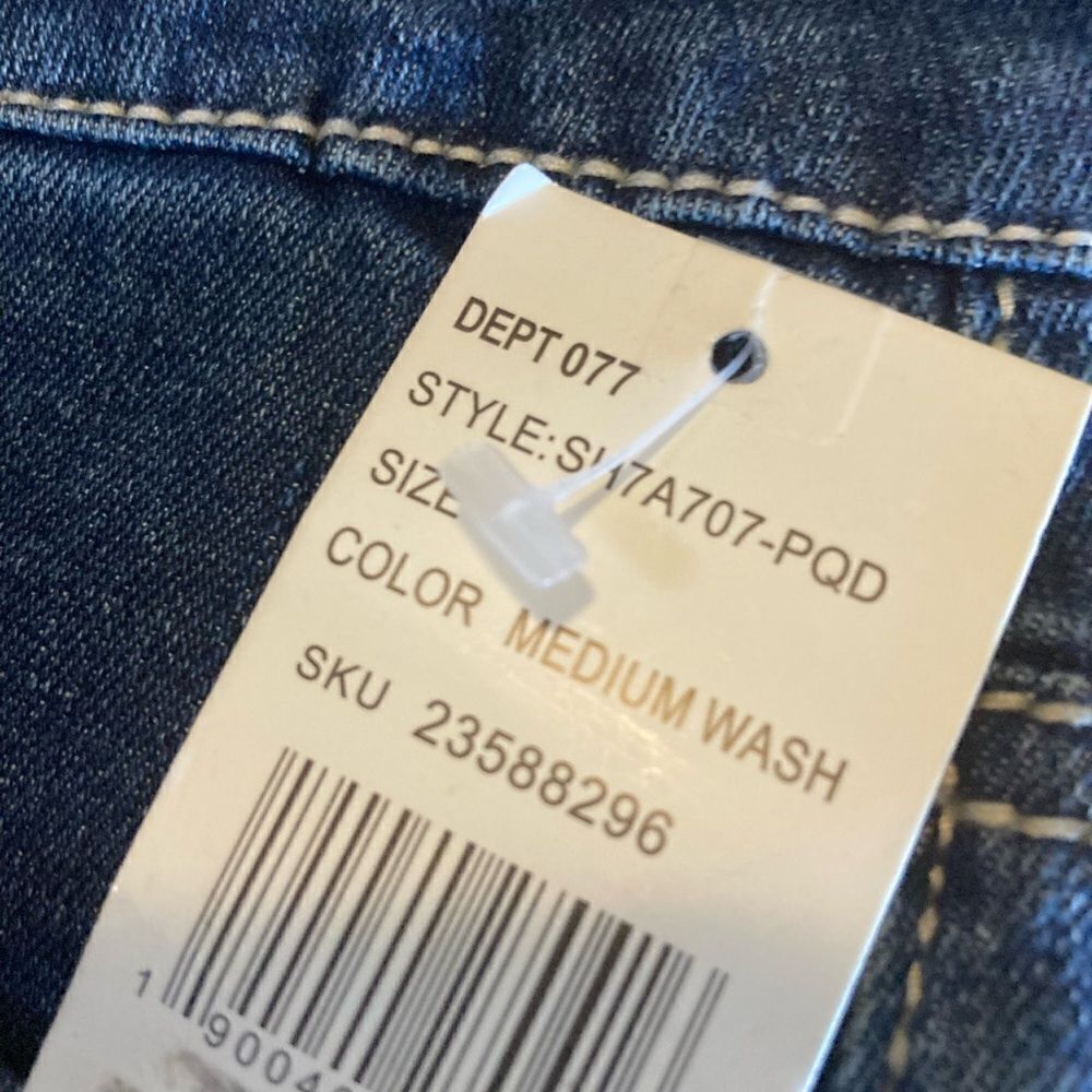 Almost Famous Jean Skirt Size 7 NWT - Picture 3 of 6